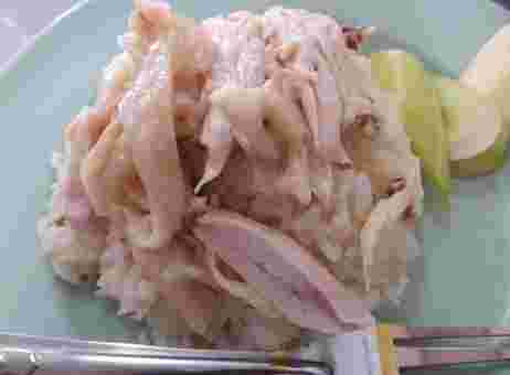 ほぐしたチキンの身