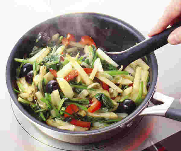 スパチュラ　料理　フライパン