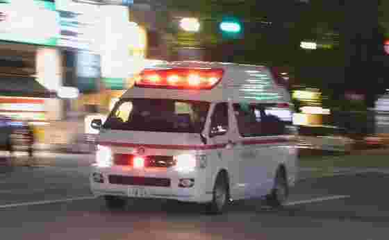 救急車　夜