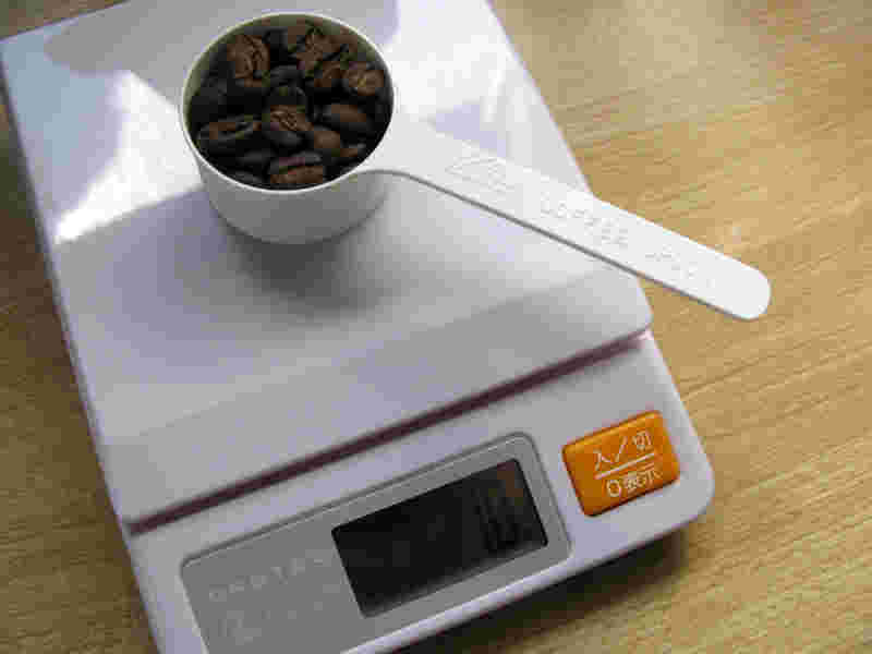 コーヒー　量る