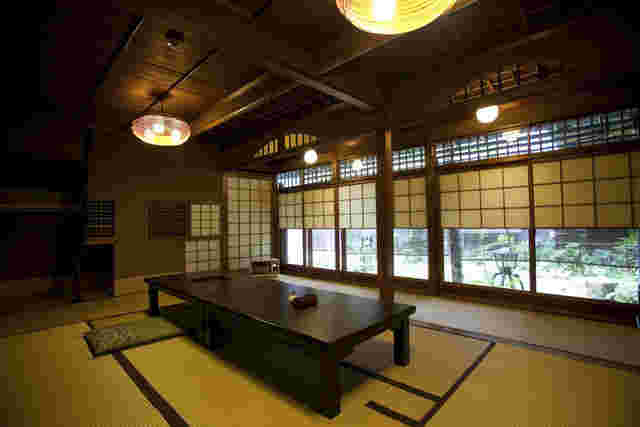 はり重　店内