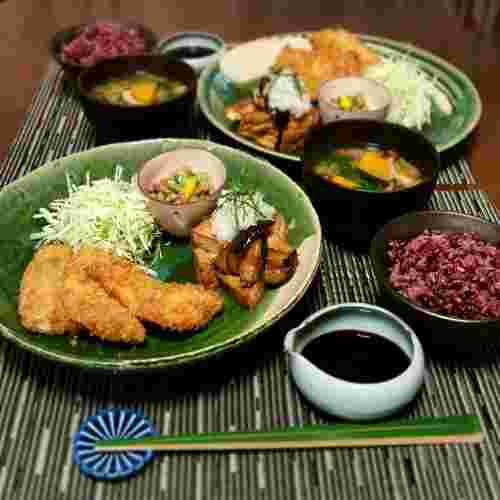 織部焼のある食卓