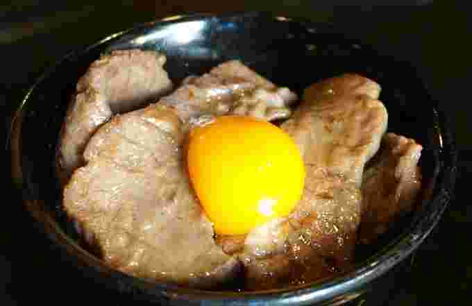 一心タン助　TKG　肉のせ