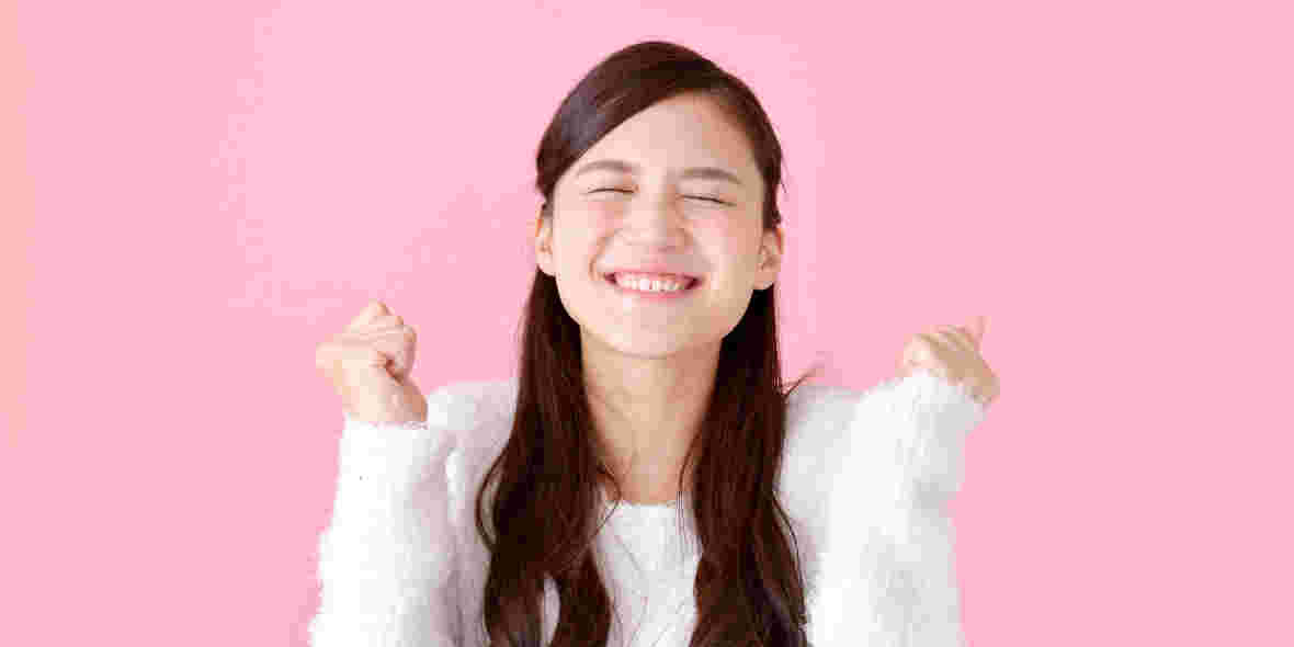 女性が喜んでいる姿