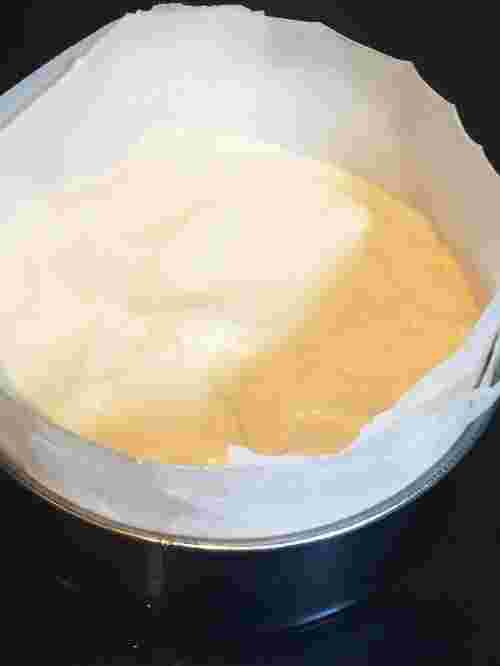 おからで作るスフレパンケーキ　型に入れる