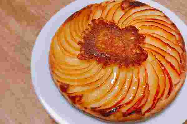 フライパン　焼きリンゴケーキ