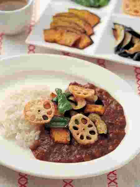 揚げ野菜を加えたひき肉のカレー