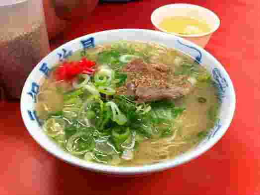 alt="ゴマと紅しょうがのせラーメン"