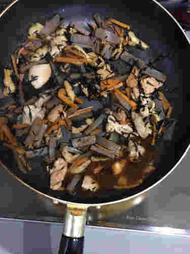 ひじき　炊き込みご飯　煮る