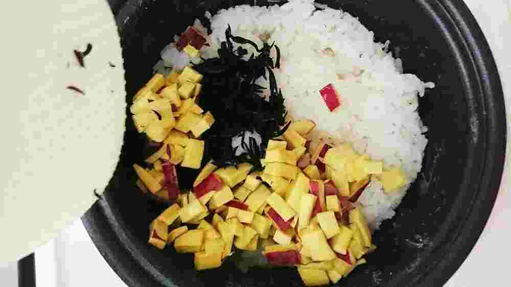 ひじき　さつまいも　混ぜご飯