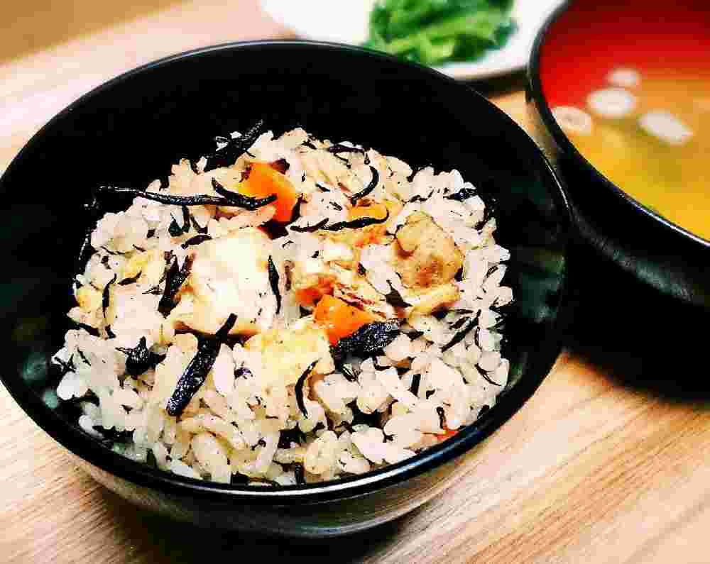 ひじきと鶏肉の炊き込みご飯