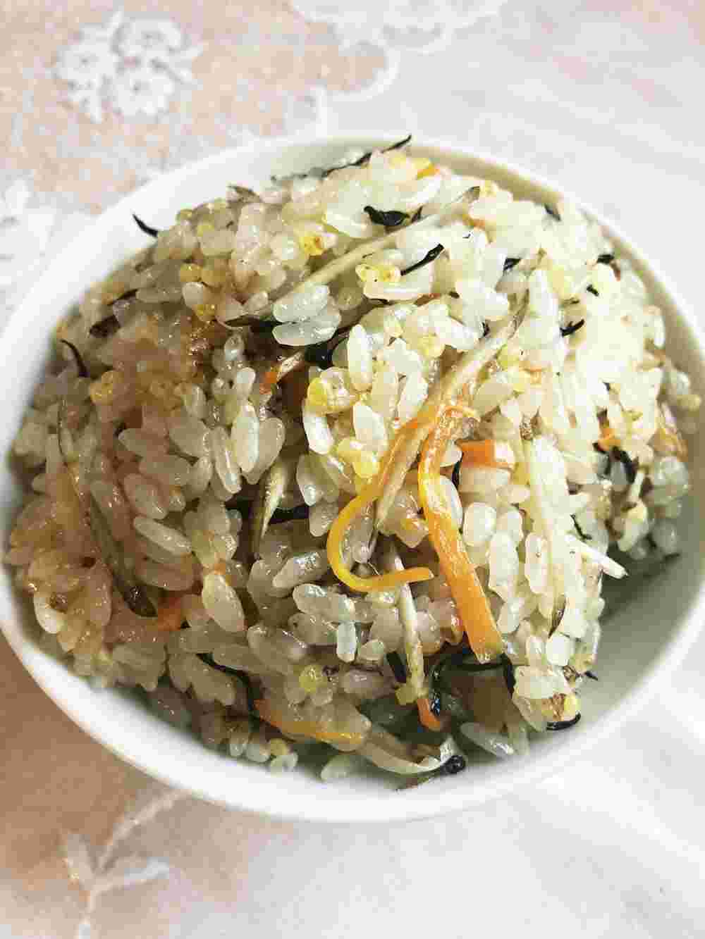 根菜とひじきの炊き込みご飯
