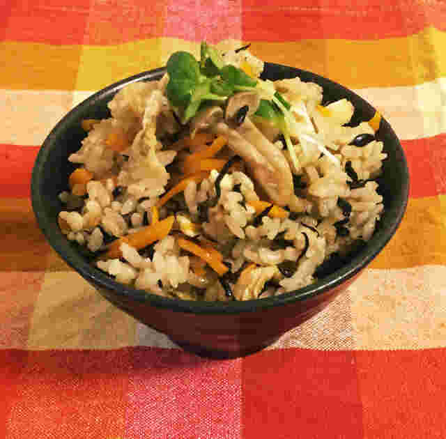 ぶなしめじとひじきの炊き込みご飯