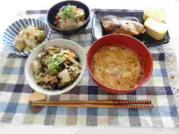 ひじきの炊き込みご飯　献立