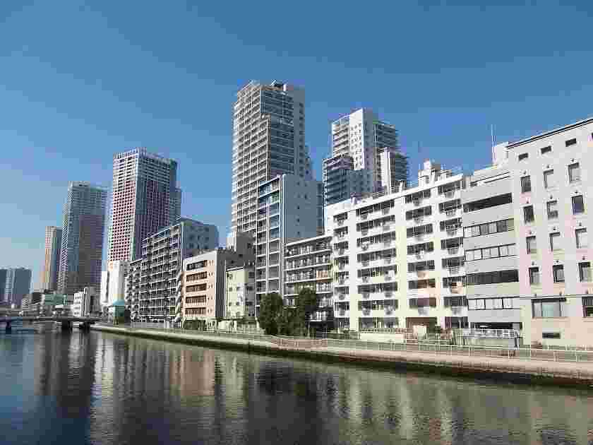 alt="東京の街"