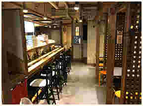 焼き鳥どん　駒込店の店内風景