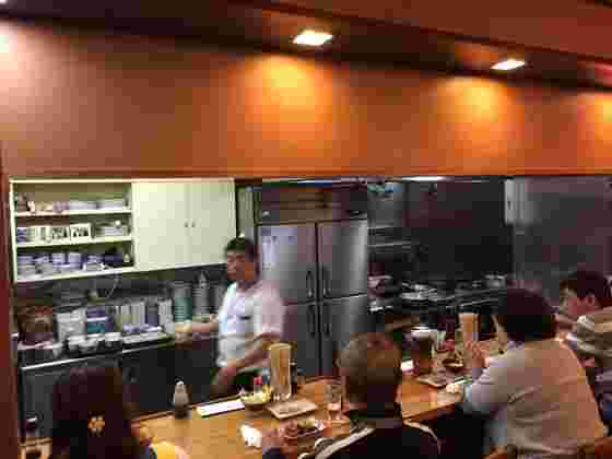 今治焼き鳥店世渡店内