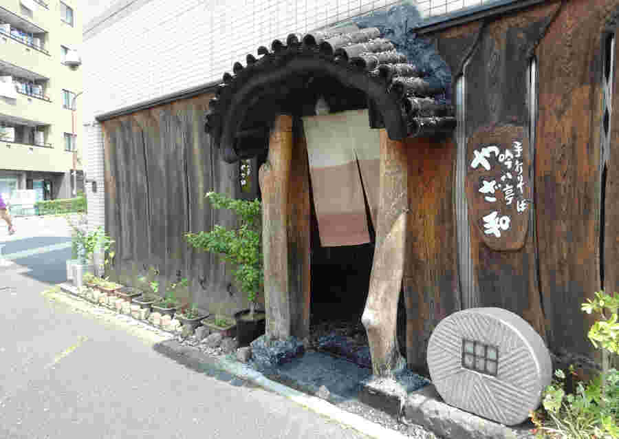 吟八亭やざ和の外観