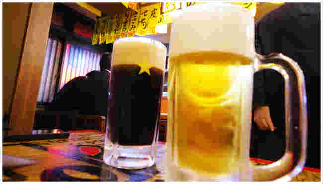 生ビールと黒ビール