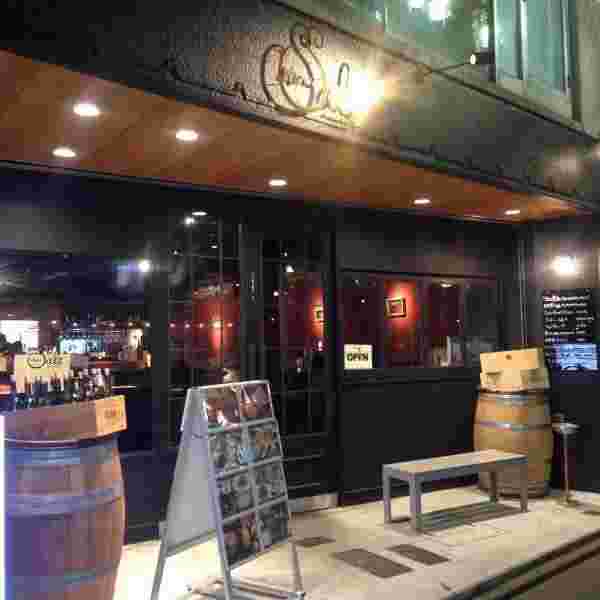 店の外観