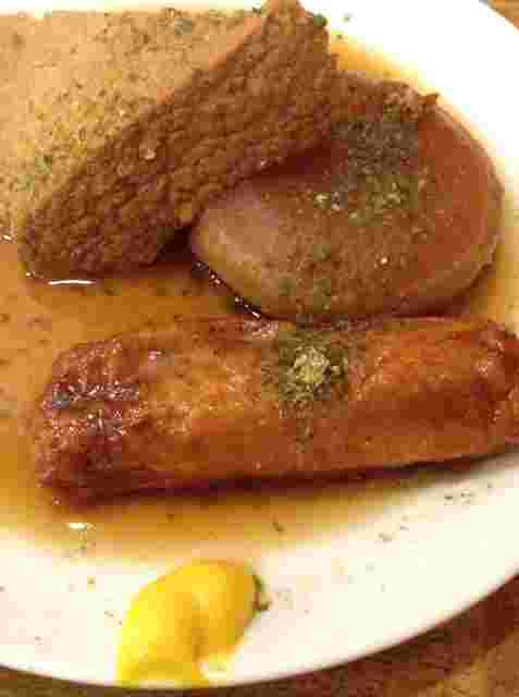 だし粉や青のりやからしを付けて食べる静岡おでん