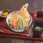 大きなフグがのったフグ天丼