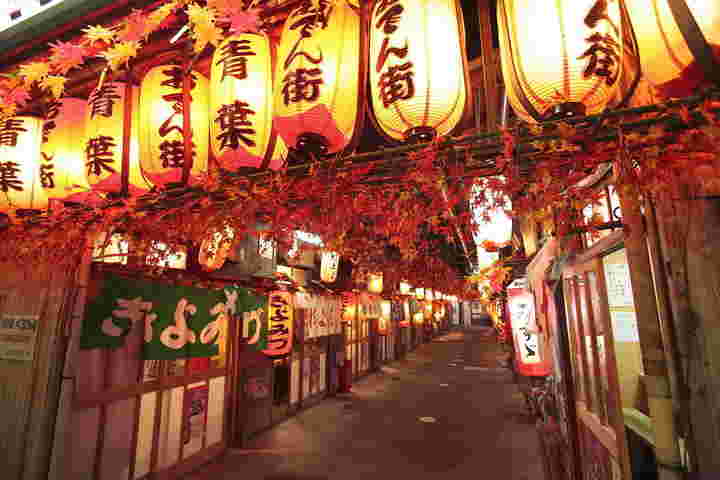 静岡おでん屋が並ぶ青葉横丁