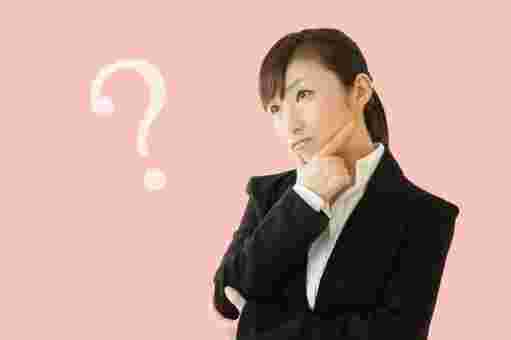 疑問を持つ女性