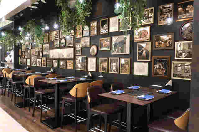 都会的な店内