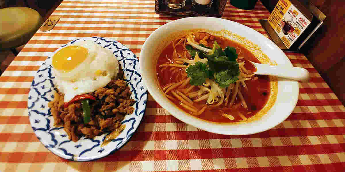 サイアム オーキッドのガパオライス付きのランチ