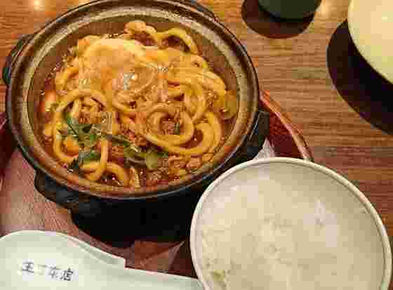 玉丁本店の味噌煮込みうどん