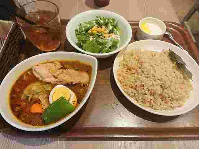 カレー食堂のランチメニューのスープカレー