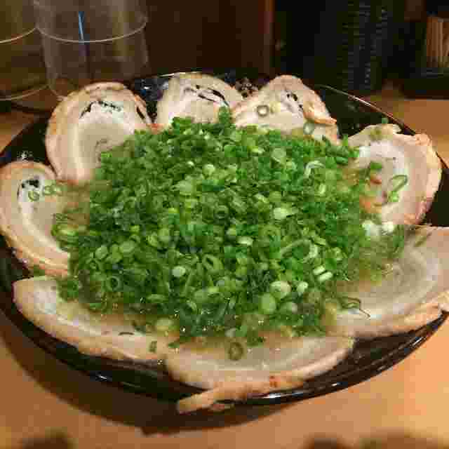 ネギがたっぷり乗ったチャーシュー麺