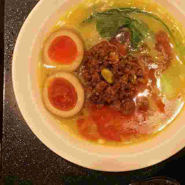 味付け卵が乗ったタンタンメン
