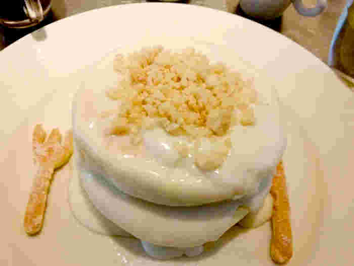レインボーパンケーキの厚みのパンケーキ