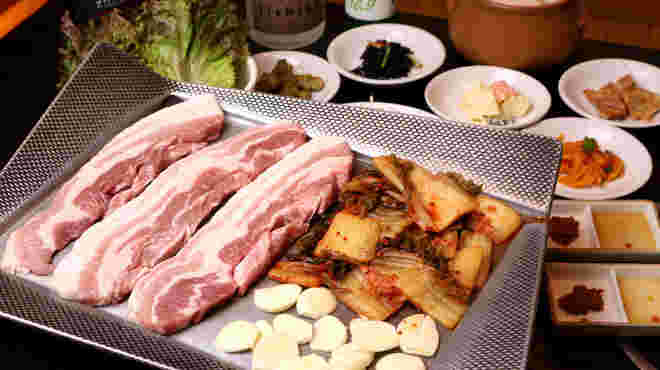 五福の人気定番料理のサムギョプサル