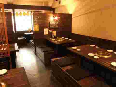 「時代遅れ 人形町店」の店内