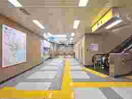 入谷駅出口