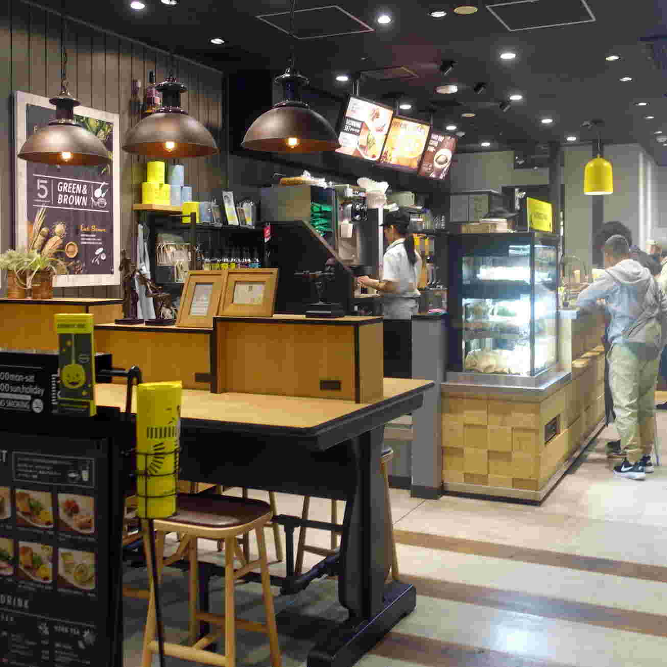 東京駅ファイブクロスティーズコーヒーの店内