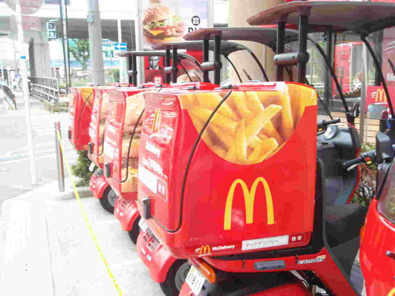 マックデリバリー宅配バイク