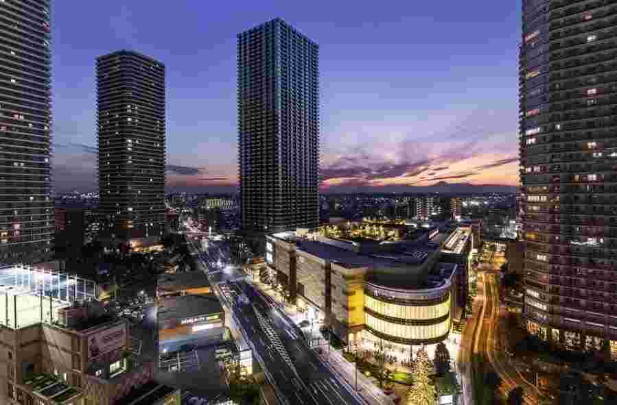 タワーマンションが立ち並ぶ武蔵小杉の夜の風景