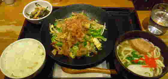 海人酒房の沖縄そばとミニゴーヤチャンプル定食