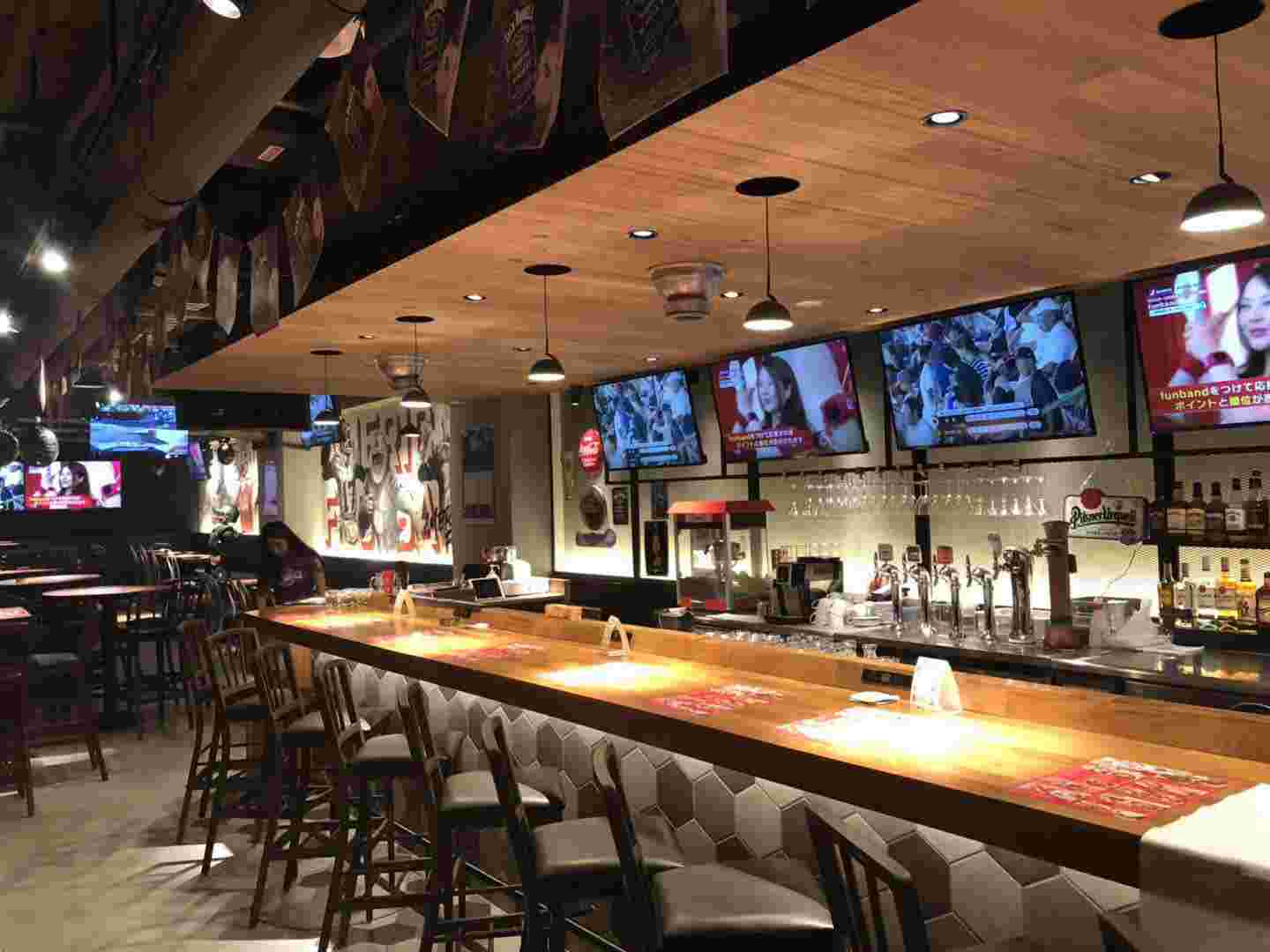 HALFTIME SPORTS CAFÉ