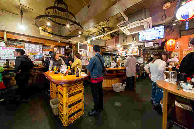 立ち飲み屋店内