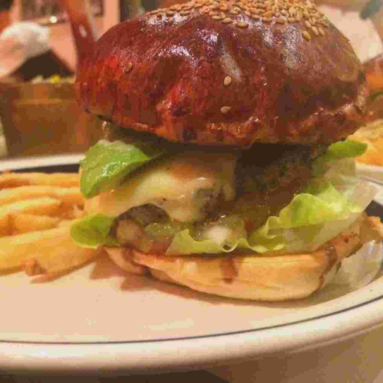 アボカドサルサチーズバーガー