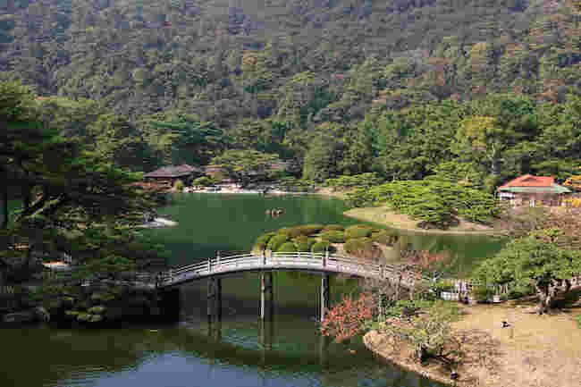 ミシュラン観光ガイドでも高評価の栗林公園