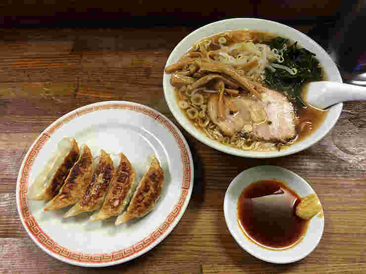 餃子とラーメンの写真