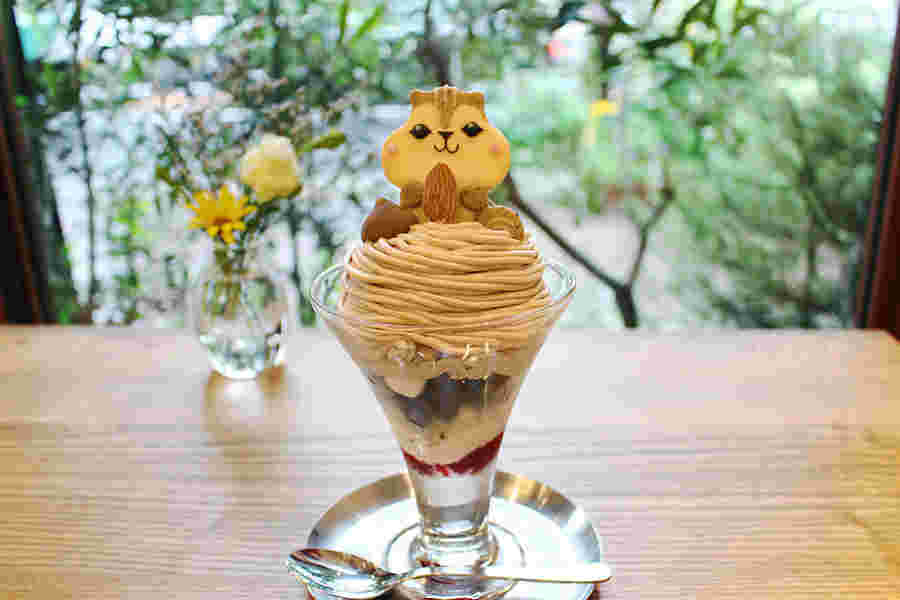 モンブランパフェどうぶつクッキーのせ