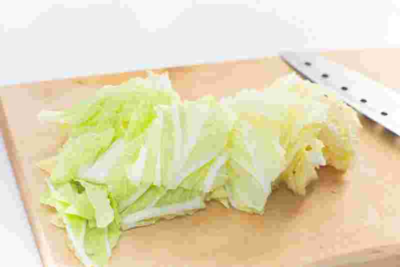 白菜をカット