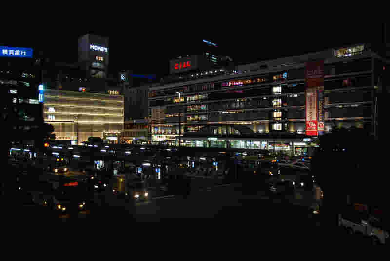夜の横浜駅